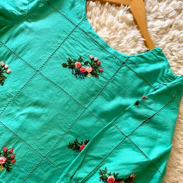 Handcrafted Mint Green Geometric Pattern Tarkashi Set